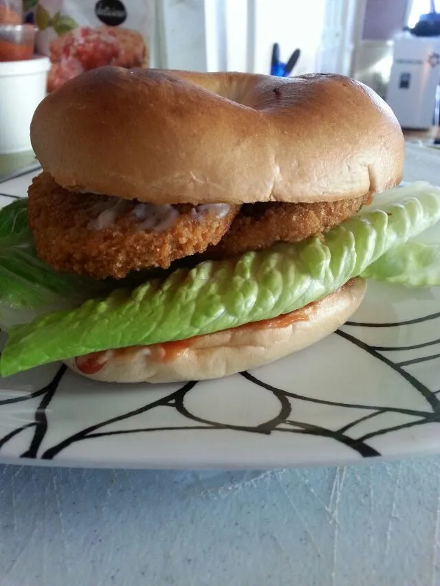 today's gardein chix tenders bagel.  simple with lettuce,  ketchup,  And mayo.|Polly Gelfusoさん