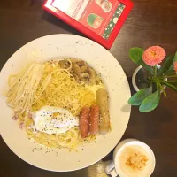 Spagethi carbonara with sausages , shitake and enoki mushroom|lidya nataliaさん