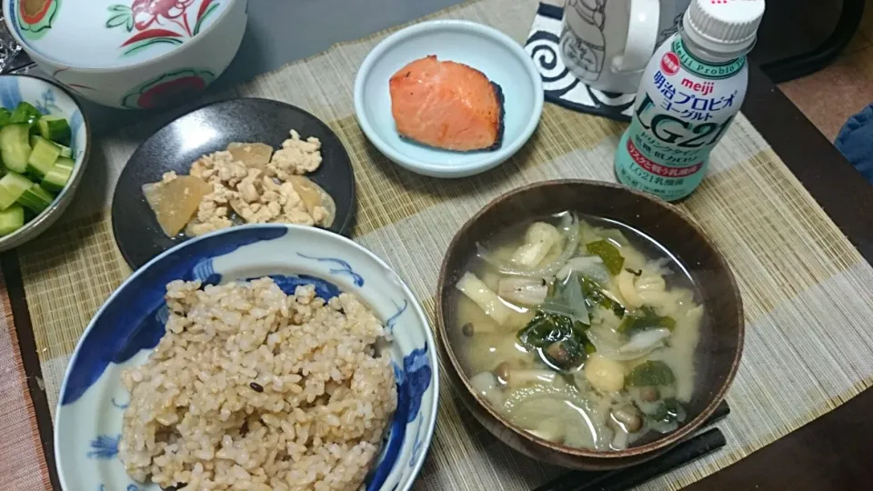 Snapdishの料理写真:鮭の味噌漬け＆けんちょ＆玉ねぎの味噌汁|まぐろさん