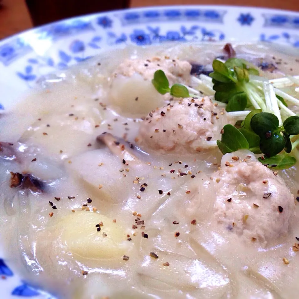 コーズ亭冷え込んだ朝は鶏団子とお野菜のワ風スチュー(´･Д･)」|koji toyodaさん