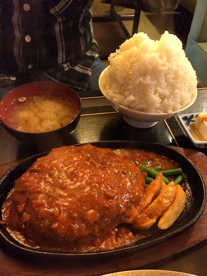 タクト ハンバーグ定食|ちーぼんさん