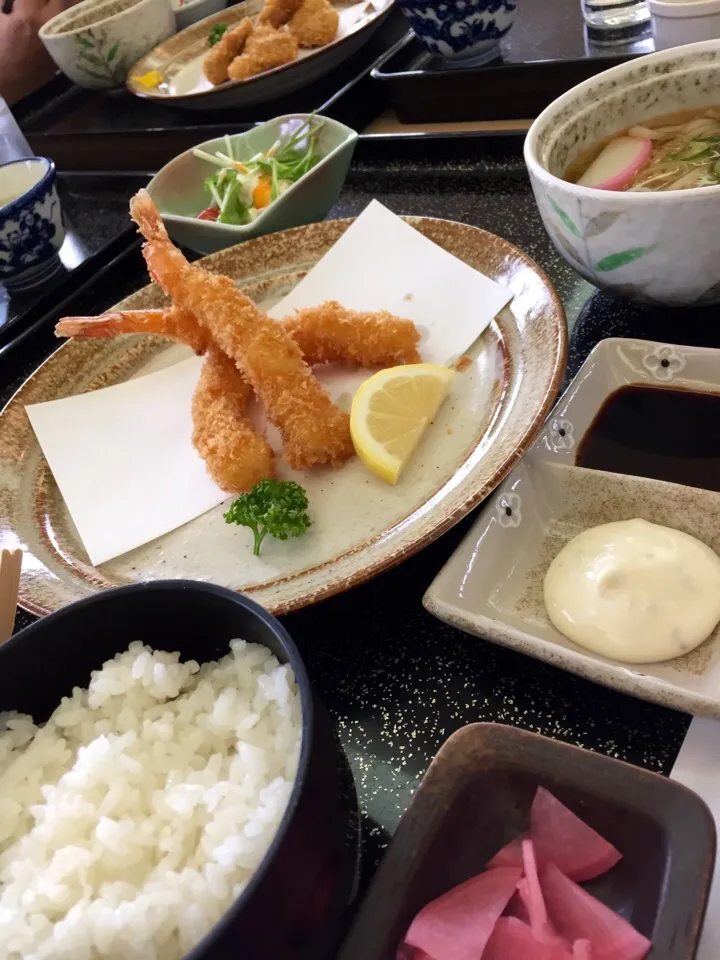 ✨海老ふりゃ〜定食🍤✨|中さんさん