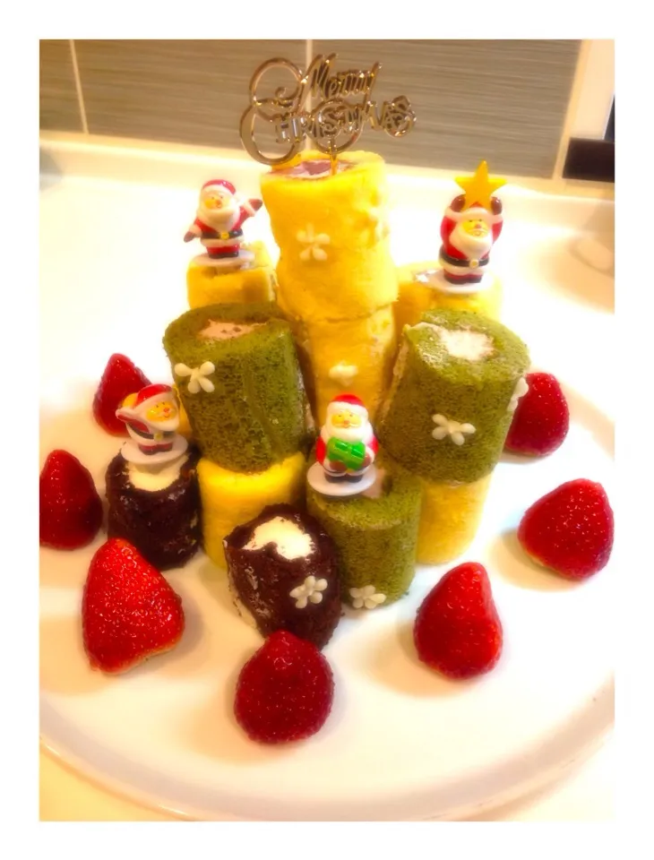 Snapdishの料理写真:クリスマスロールケーキタワー|kimikoさん