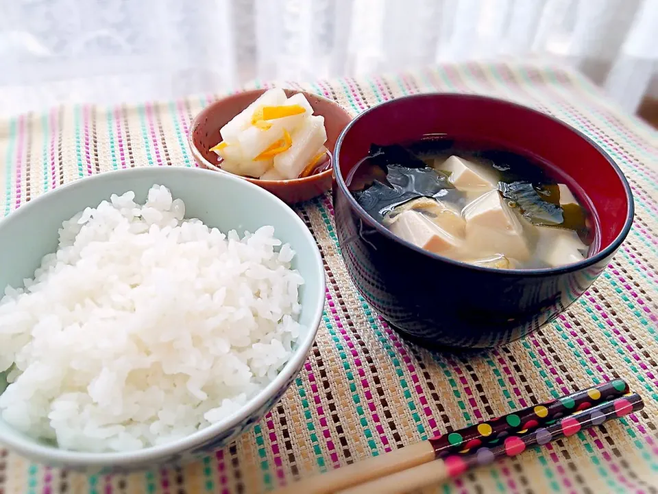 家庭科の宿題＊娘作♪ルクルーゼで炊いたご飯&豆腐とワカメと油揚げのお味噌汁|あゆさん