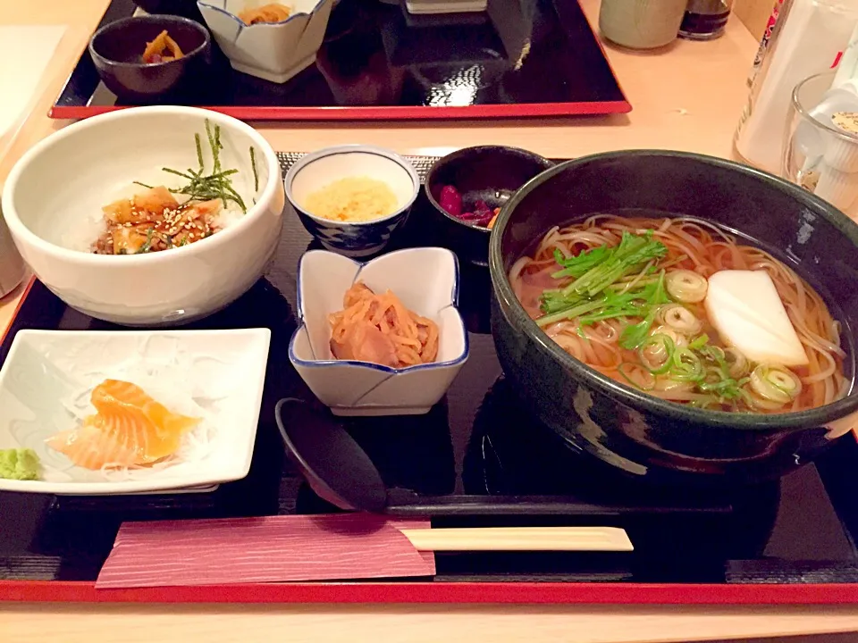 ミニ穴子丼(きゅうり抜き)&稲庭うどん|もへさん