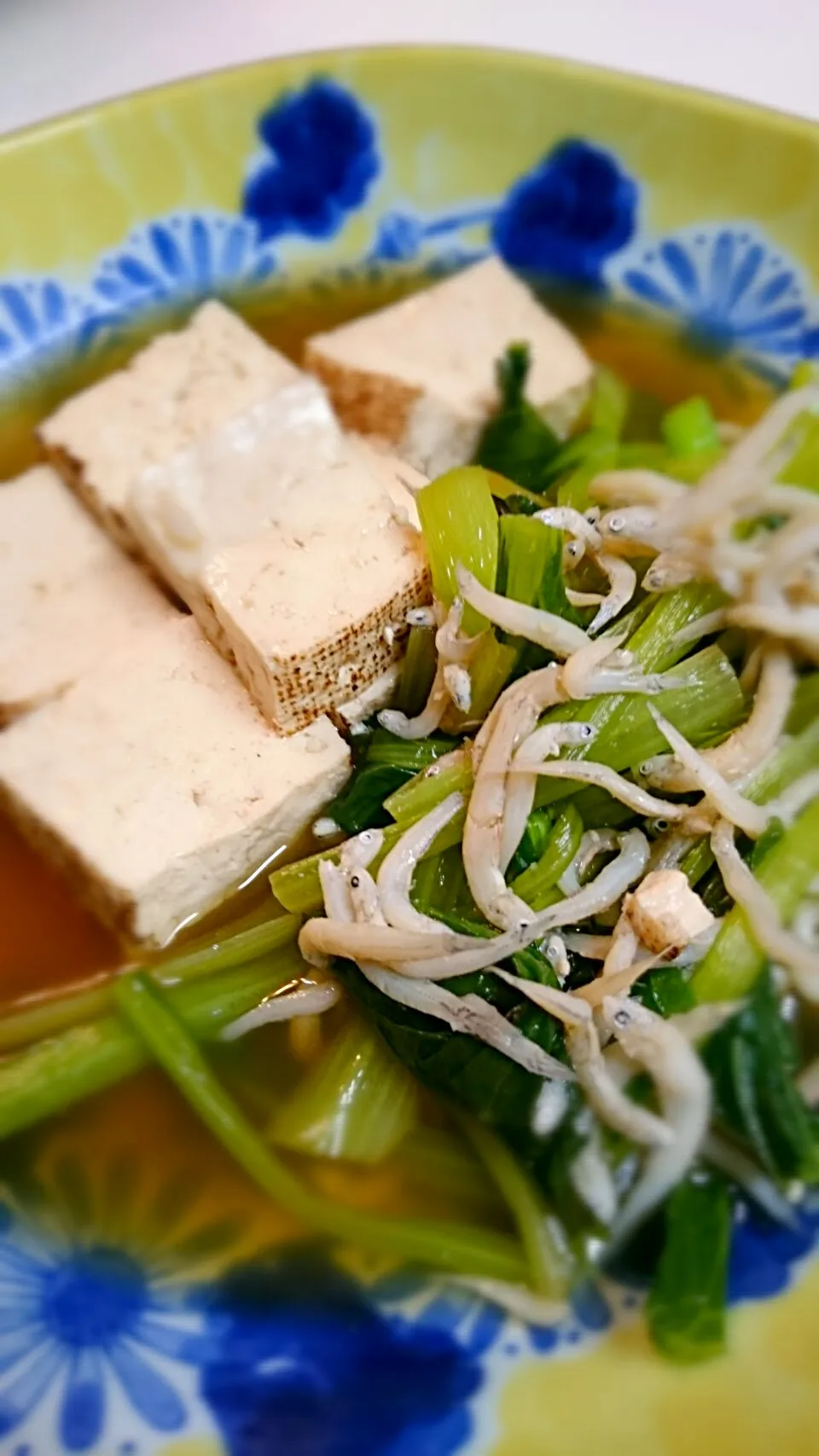 小松菜と焼き豆腐としらすの煮びたし 味付けはめんつゆ|焼きそばさん