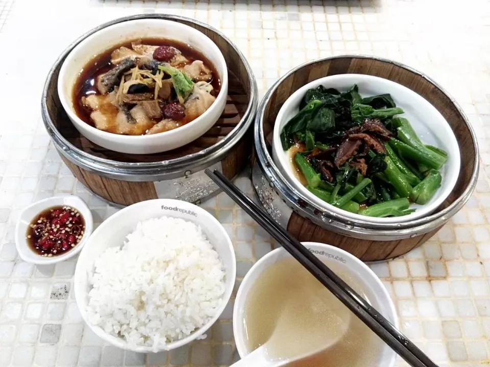 Steam fish and vegetable for dinner.
About ￥900.|秋平さん