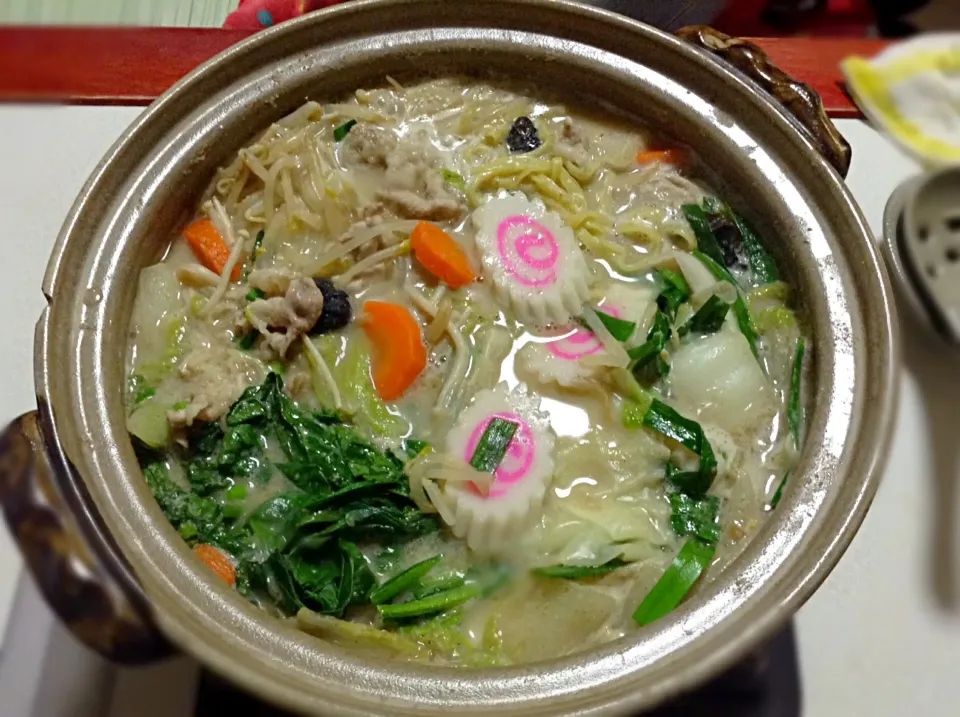 ゴマペーストたっぷりの豆乳鍋。ラーメン入り|Takeshi  Nagakiさん