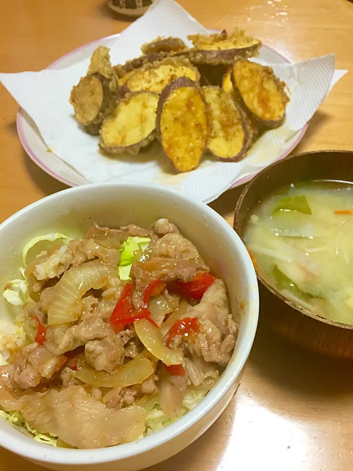 豚丼。小学五年生の揚げたサツマイモの天ぷら|ふみぃさん