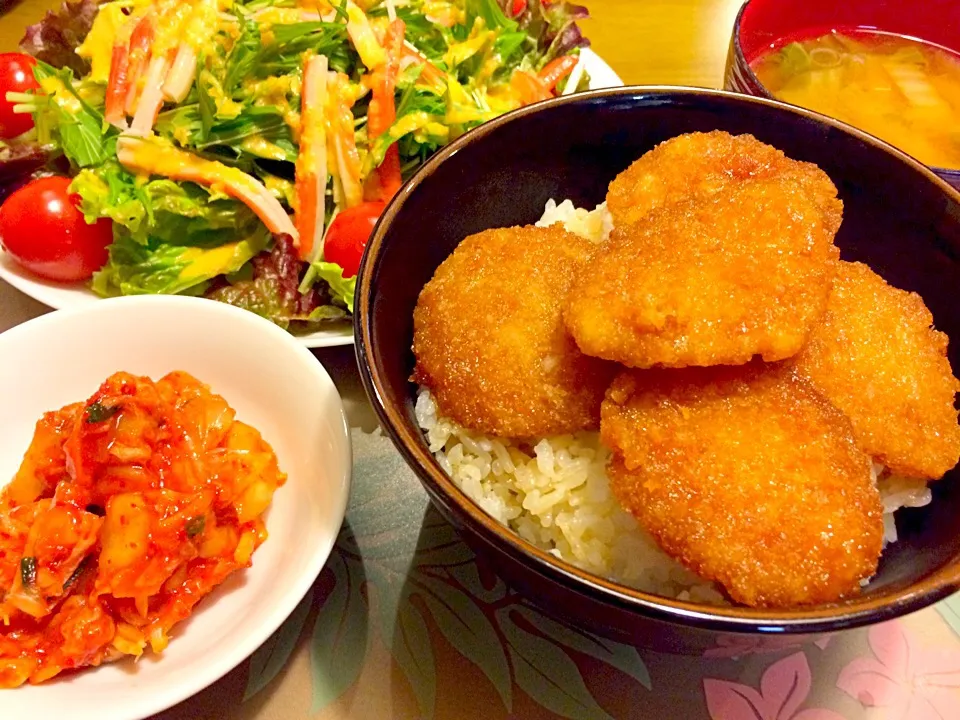 タレかつ丼で夕食🍚🍚|かずみさん