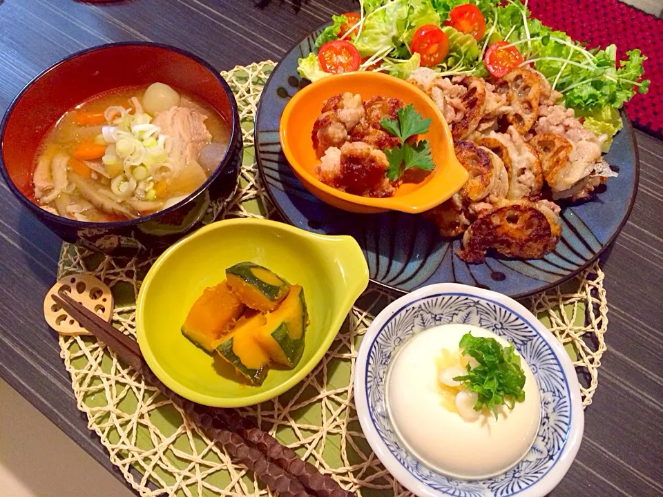 今夜は蓮根はさみ揚げ、豚肉素揚げ、豚汁、南瓜煮、ふわとろ豆腐です。|かれんさん