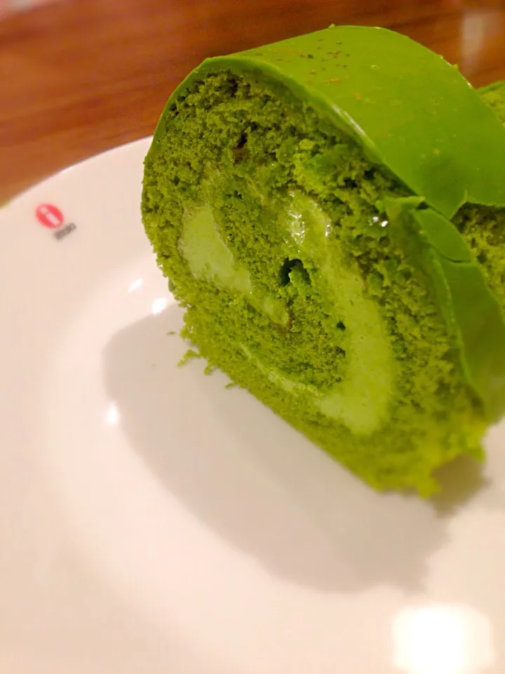 Snapdishの料理写真:京都、宇治抹茶茶寮の宇治抹茶生チョコロールケーキ、いただきまーす♪|ASuzukiさん