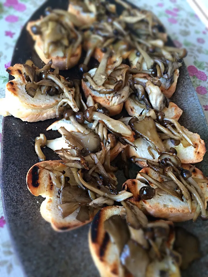 Snapdishの料理写真:Bruschetta ai funghi ;)|aястасияさん