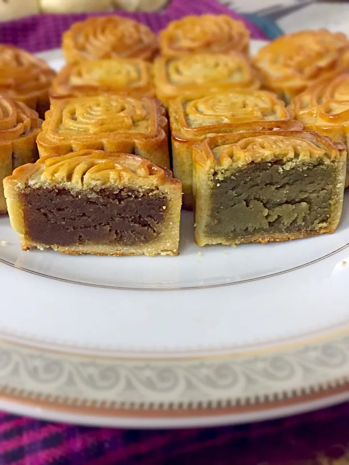 Coffee and green tea moon cakes|Lucy Ithさん