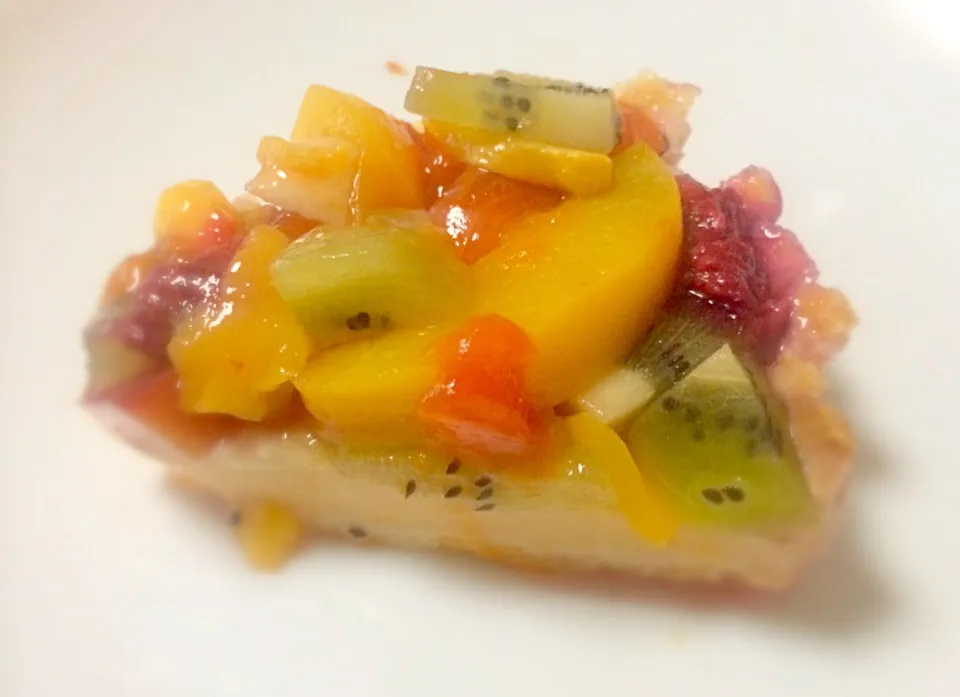 Fruit tart on dish|Masakiさん