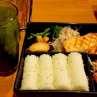 Salmon Teriyaki Bento & Matcha|Silvia Fififさん