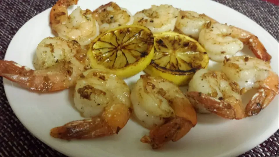 Garlic butter shrimp with charred lemon     #garlic #butter #shrimp #lemon|Culinary Kissesさん