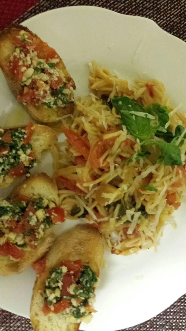 An Italian lunch   #spaghetti #bruschetta #tomatoes #garlic #parmesan #basil|Culinary Kissesさん