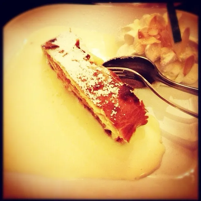 Snapdishの料理写真:Apple strudel with vanillasauce and cream|RebeccaH💟さん