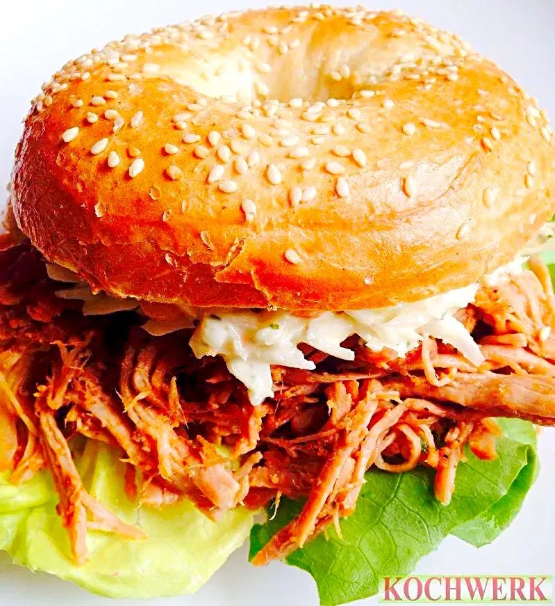 Bagel with Pulled Pork and Coleslaw|Rocking Kitchenさん