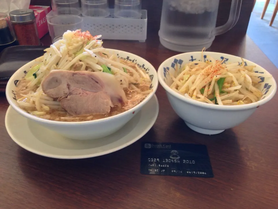 野郎ラーメン750円にんにく多め ブタックカード行使で野菜増し無料|PegaOさん