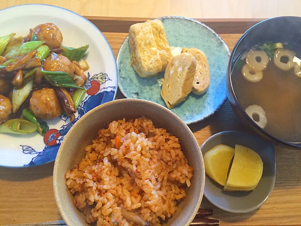 Snapdishの料理写真:キムチごはんと肉団子甘酢あんかけ|ぴっぱーさん