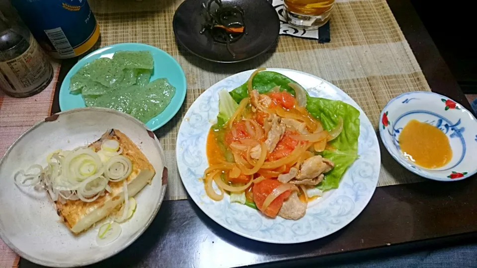 Snapdishの料理写真:豚肉のトマト炒め＆厚揚げ＆刺身こんにゃく|まぐろさん