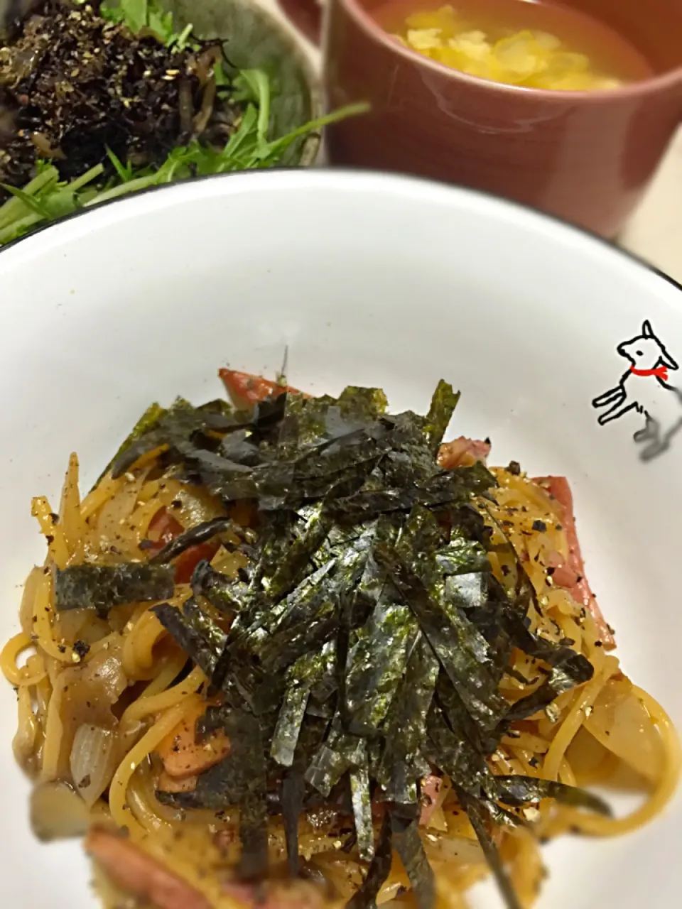 Snapdishの料理写真:ごぼうとベーコンの和風パスタ ひじきサラダ|Shiho Hashimotoさん