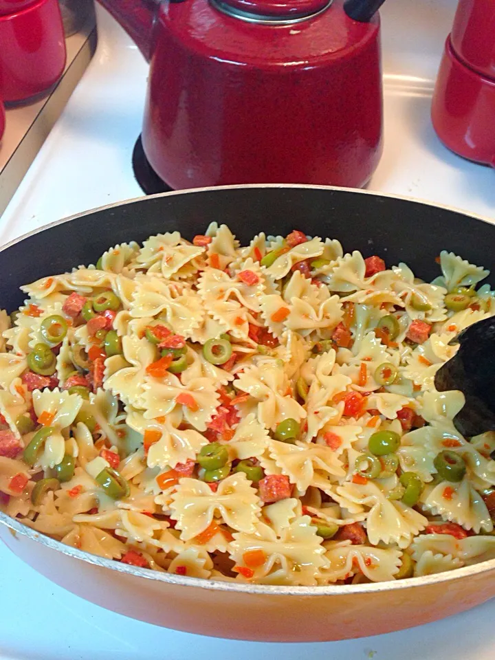 Snapdishの料理写真:Pasta salad|Meghan Ross-Medinaさん