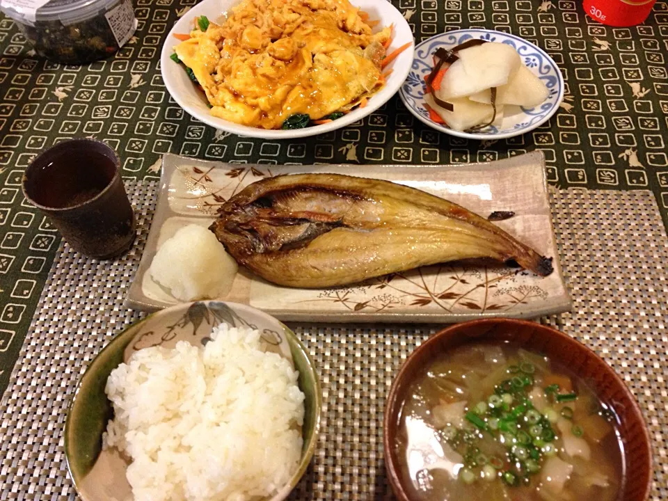 Snapdishの料理写真:ホッケ、ほうれん草と人参のとろとろ卵、蕎麦米汁|amiさん