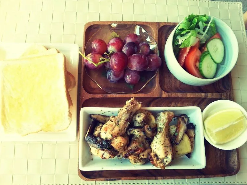 Snapdishの料理写真:Grilled chicken lunch
チキングリルランチ|Yuka Ismithさん