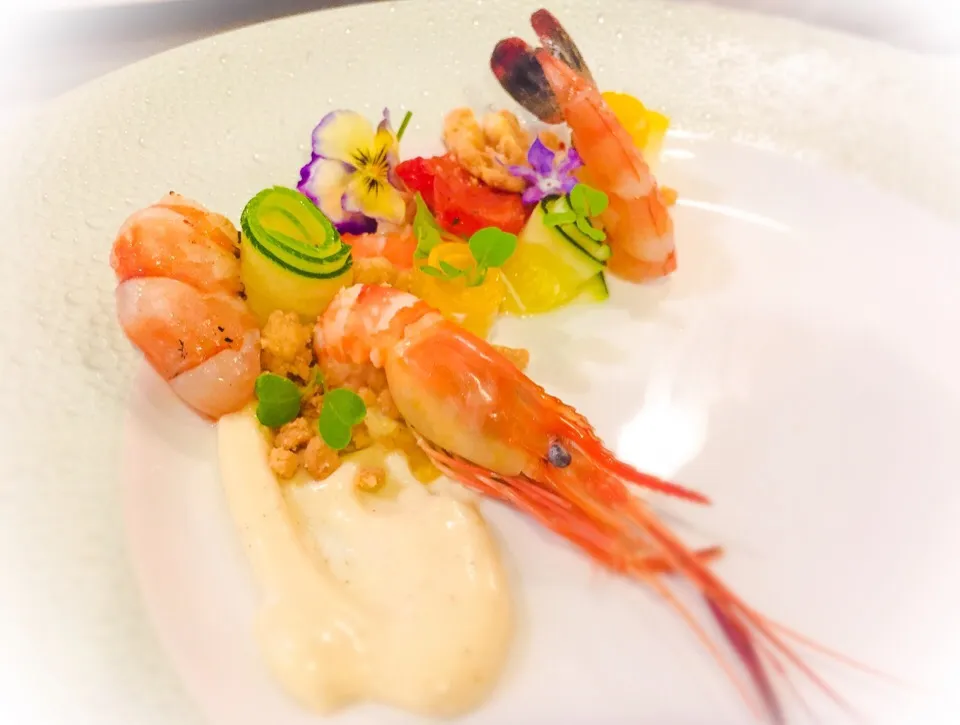 The all prawn, marinated zucchini, Parmesan crumble, roasted sweet tomatoes.|chef louisさん