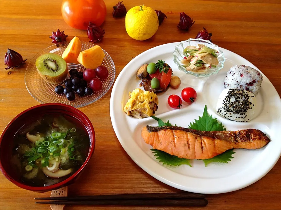 キングサーモンの味噌漬け🍀とおにぎりde朝ごはん😊|nono_miさん