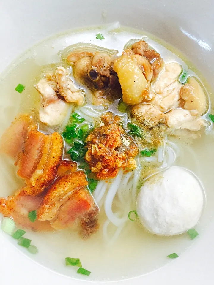 Rice Noodle Soup / Crispy Pork & Chicken|Queenさん