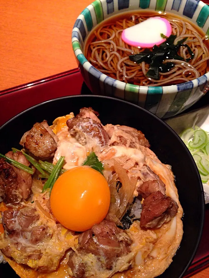 炭火焼鶏の親子丼とごまそばのセット@高田屋(東銀座)|塩豚骨さん