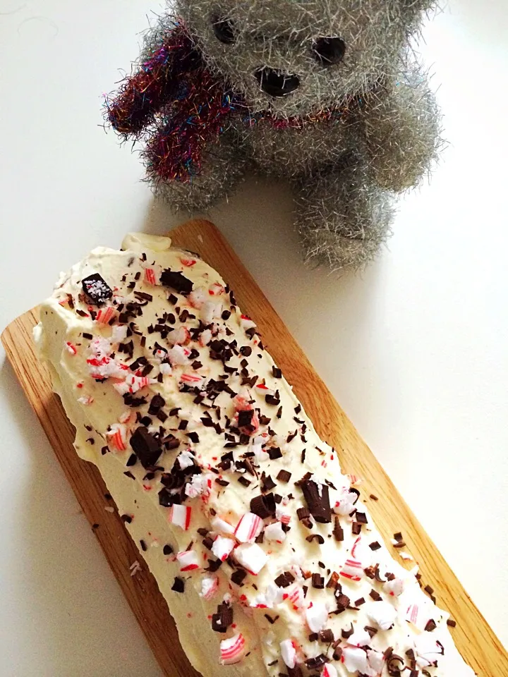 Chocolate logcake with chocolate and candycane topping|12Dragonさん