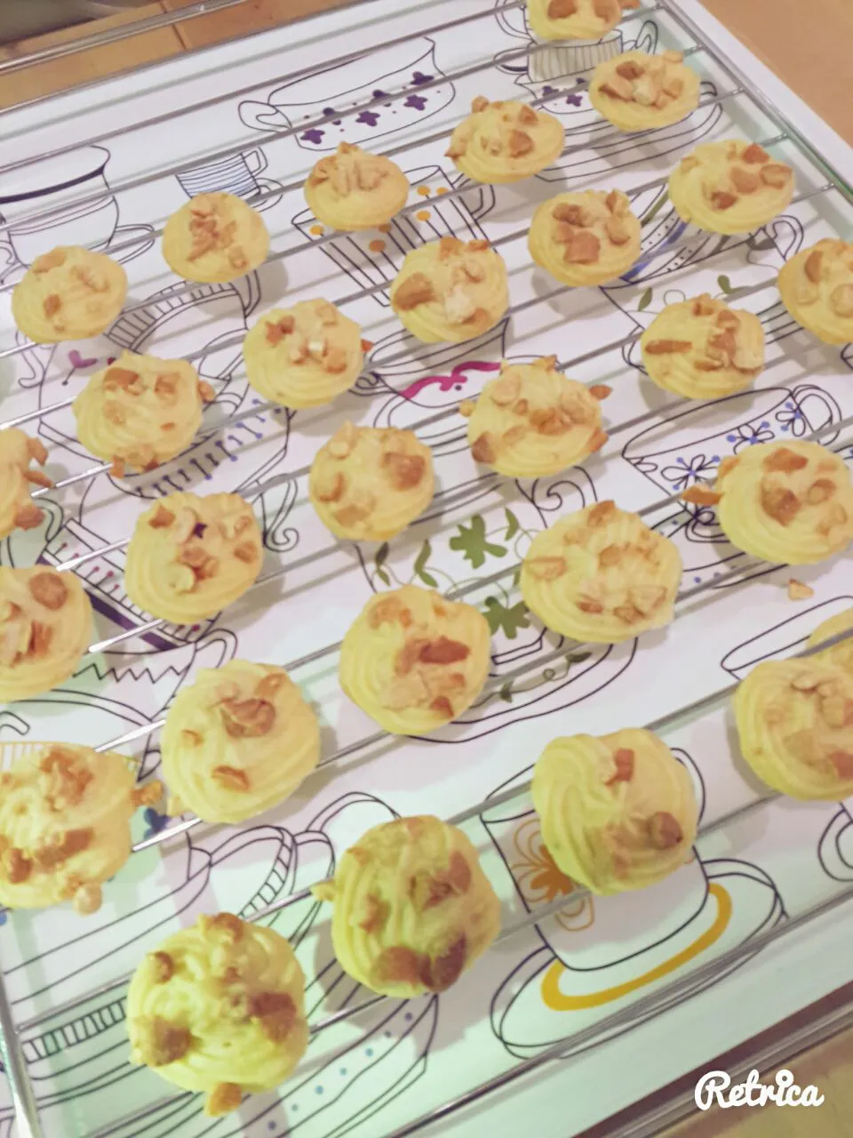 Snapdishの料理写真:Shortbread Cashew Nut Cookies|Littleaber Hanaさん