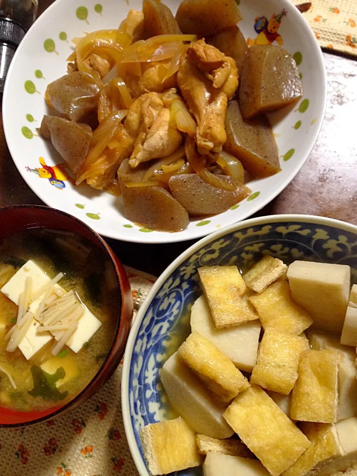 鶏と蒟蒻の酢煮 京芋と揚げの煮物 味噌汁|掛谷節子さん