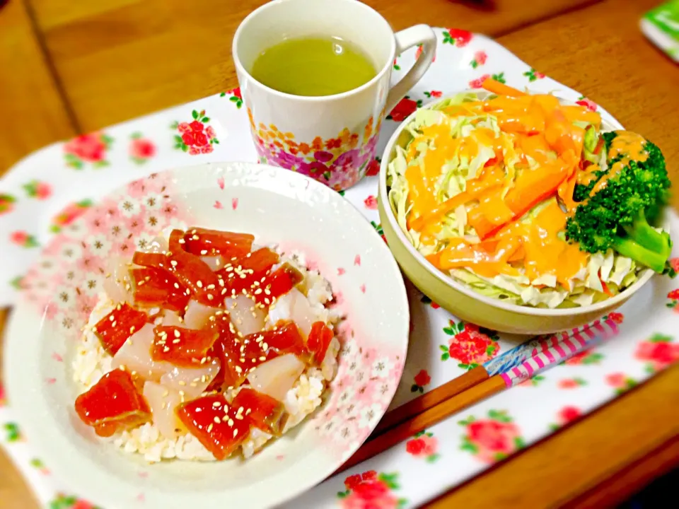 Snapdishの料理写真:秋鮭とほたて丼♡ お昼ご飯(^^)|くりちさん