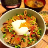 Snapdishの料理写真:とろぉ〜り温泉卵のせ豚丼|SouTanMaMaさん