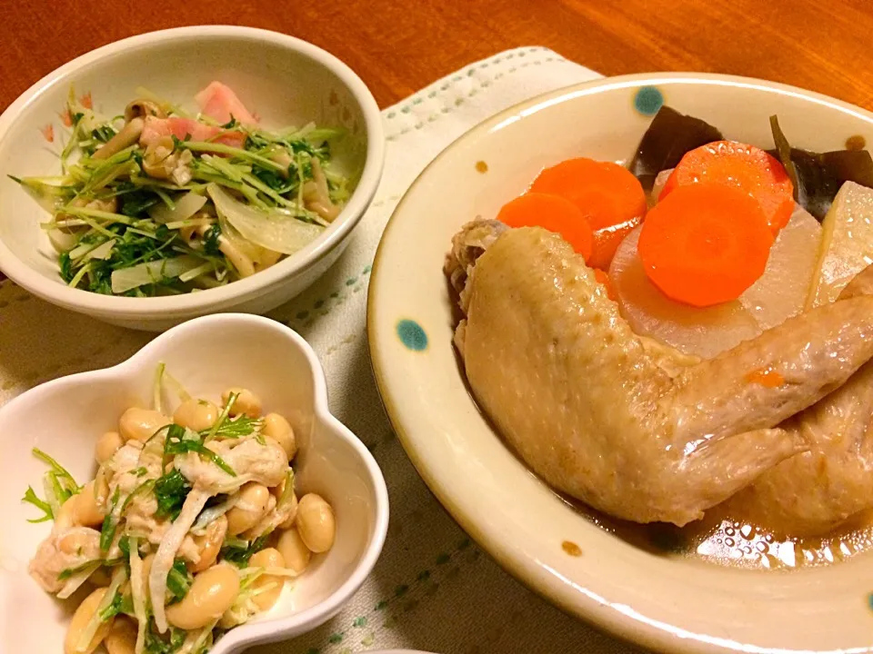 Snapdishの料理写真:手羽先と大根の煮物、水菜とベーコンのソテー、大豆とツナのサラダ|あんなさん