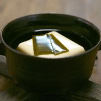 出汁昆布で湯豆腐