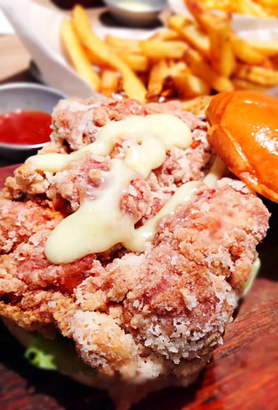 Prawn paste chicken burger@Everything with Fries, Holland Village|coxiella24さん