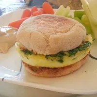 breakfast sandwhich for lunch #healthy #surpriseinthemiddle #eggwhited #spinach #hummus|bianca chibittyさん