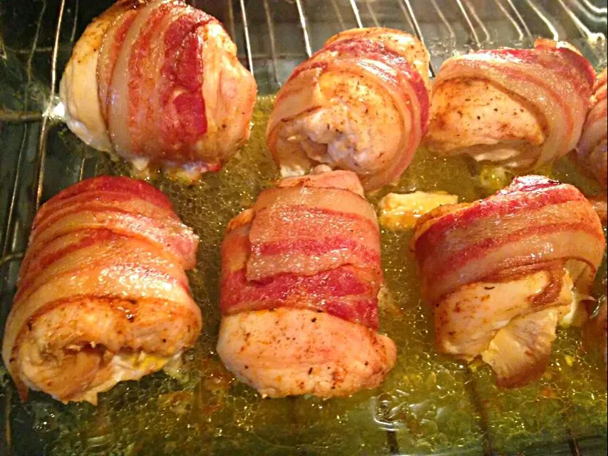 Snapdishの料理写真:Bacon Wrapped Smoked Gouda Stuffed Chicken 🍗 🍗 #Chicken #Dinner #Pork #Main dish|Alisha GodsglamGirl Matthewsさん