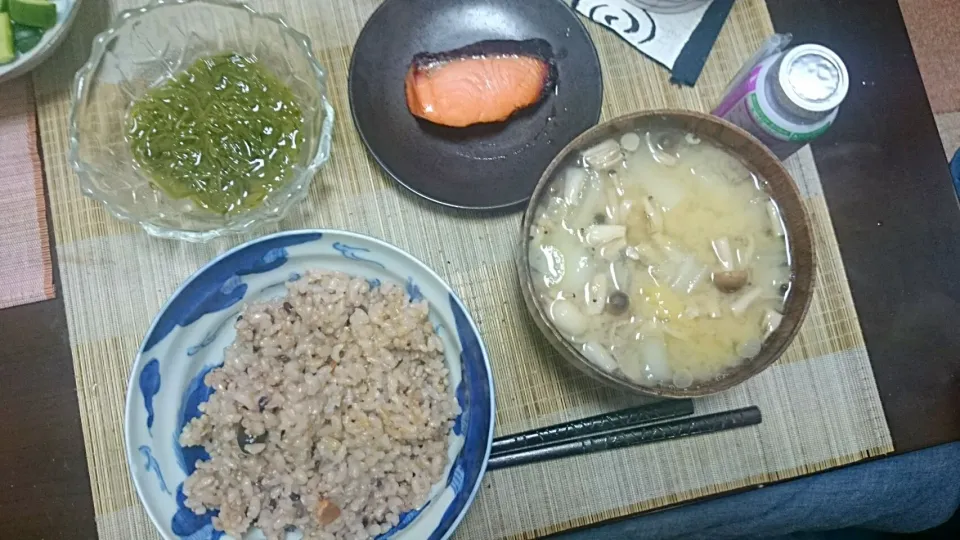 めかぶ＆鮭の味噌漬け＆シメジの味噌汁|まぐろさん