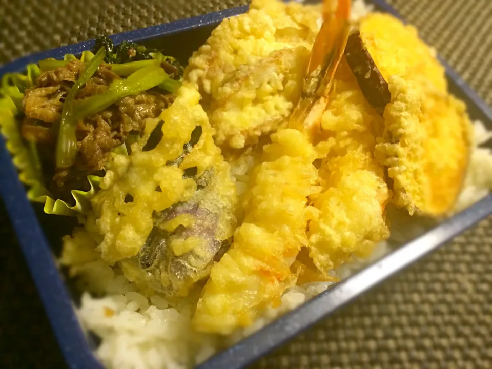 Snapdishの料理写真:✩天丼弁当|chocolatiroさん