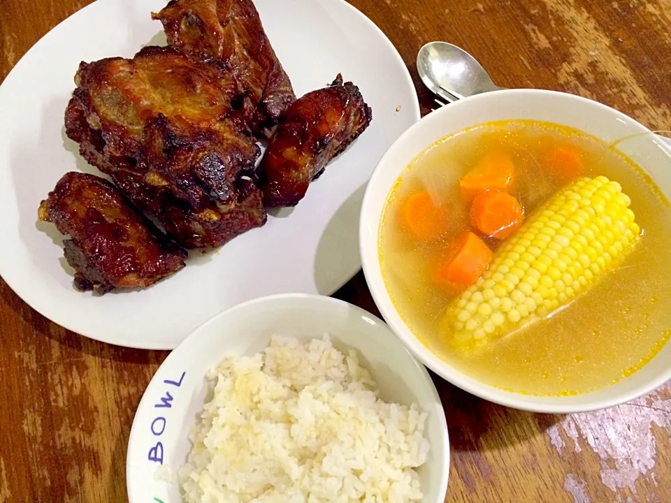 Weight loss diet, grilled ribs and carrot-sweet corn soup + a small bowl of brown rice for dinner. # healthydiet #weightlossdiary #homemade # homecook #wholesom|Kenex Kum Chee Kuanさん