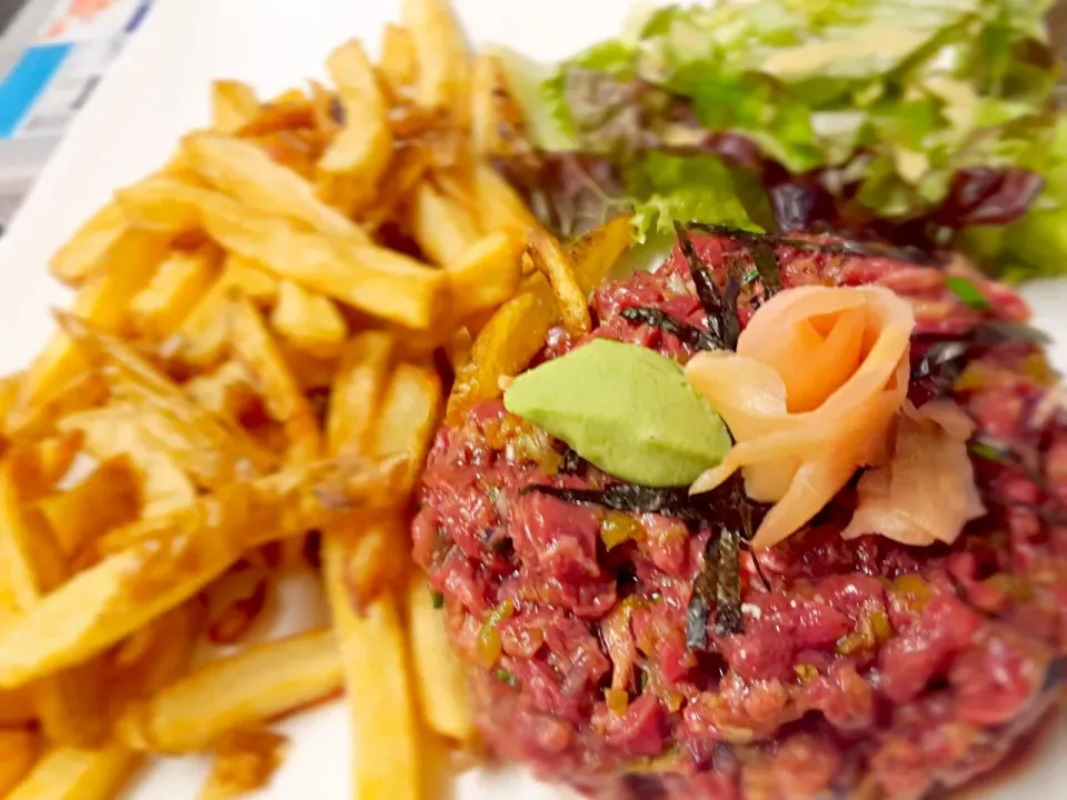 Snapdishの料理写真:**tartare de boeuf "💖✌|NoLa Chtbさん