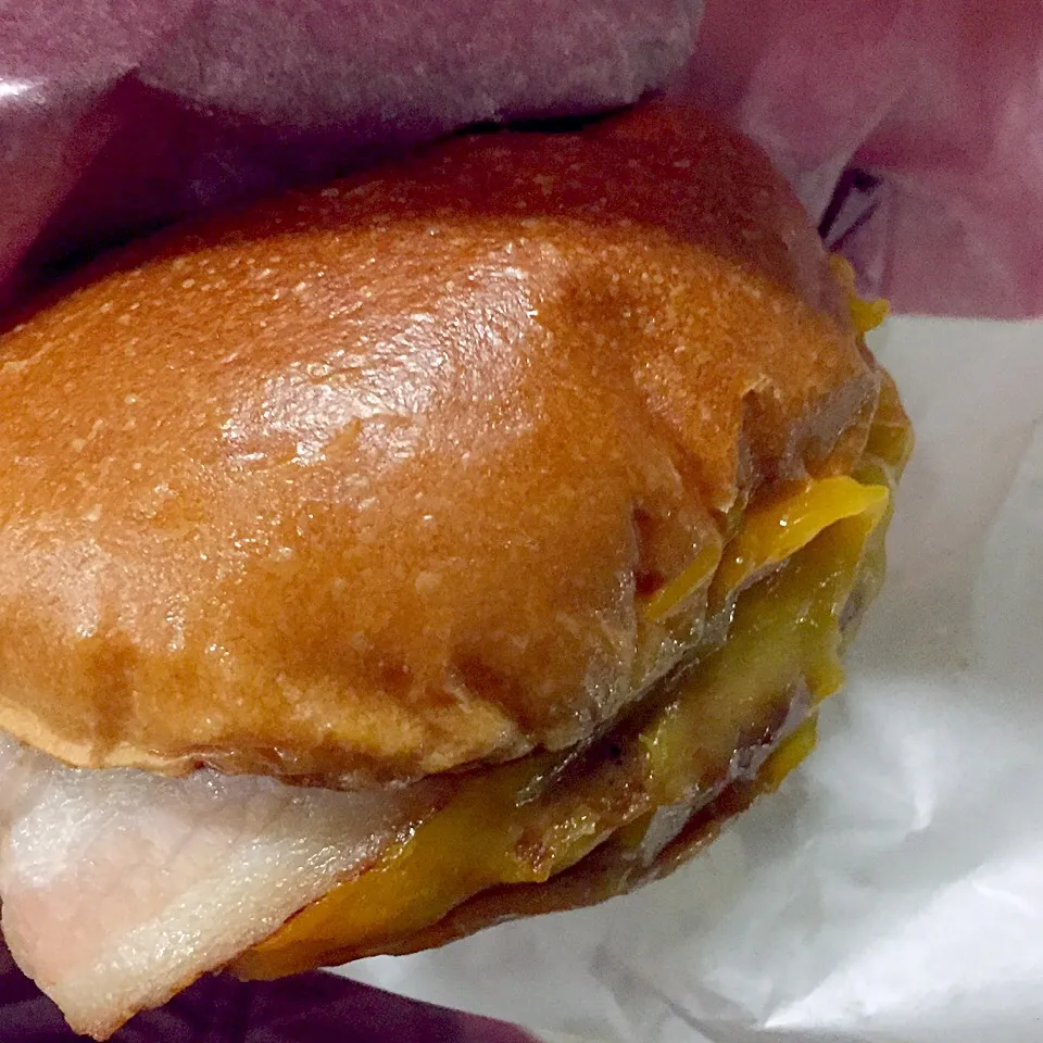 絶品ベーコンチーズバーガー|maixx ใหม่さん